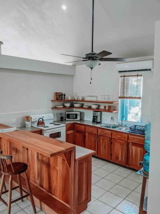Vacation Home Blue Lotus Caye Caulker Exterior foto